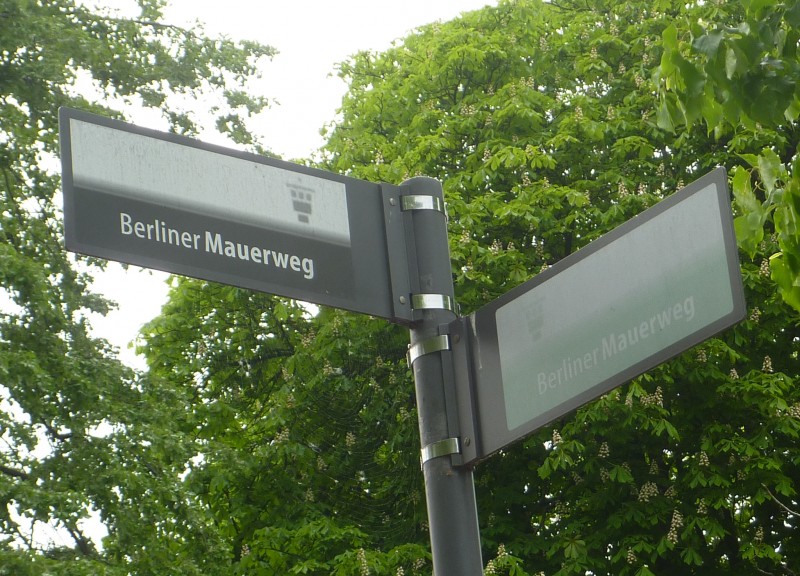 Mauerweg Schild