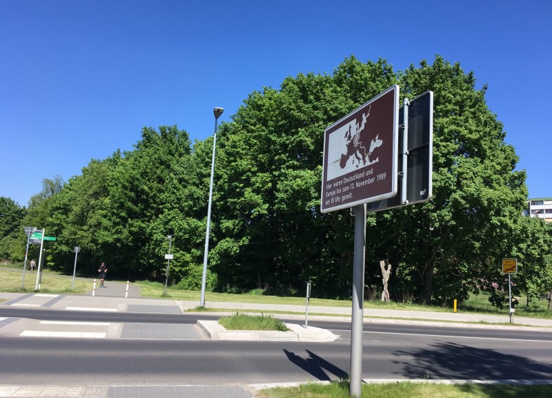 Mauerweg Strasse Grenzübergang