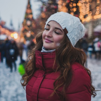 Weihnachtsmarkt Wollmuetze (c) IvanAkiemnko unsplash
