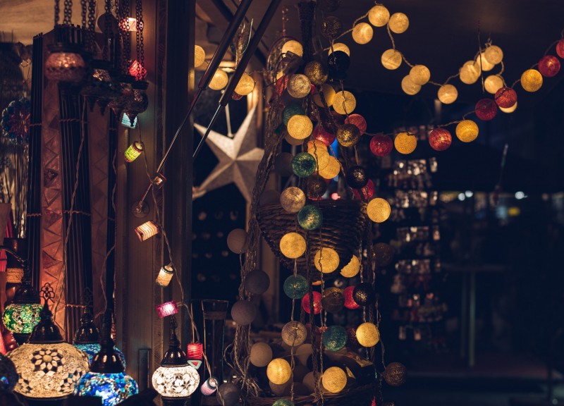 Weihnachten Lampions (c) Jez Timms unsplash